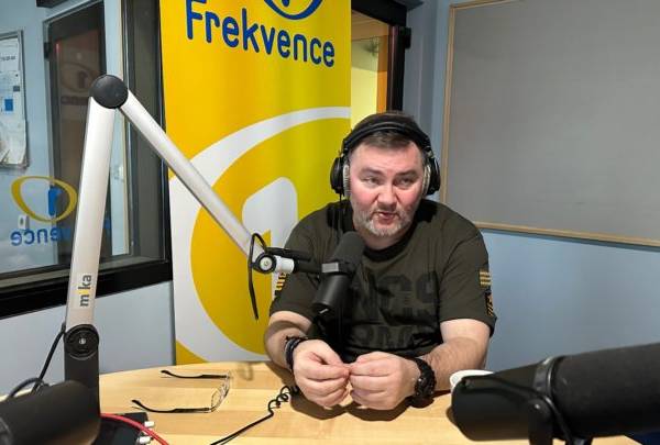 Host Frekvence 1